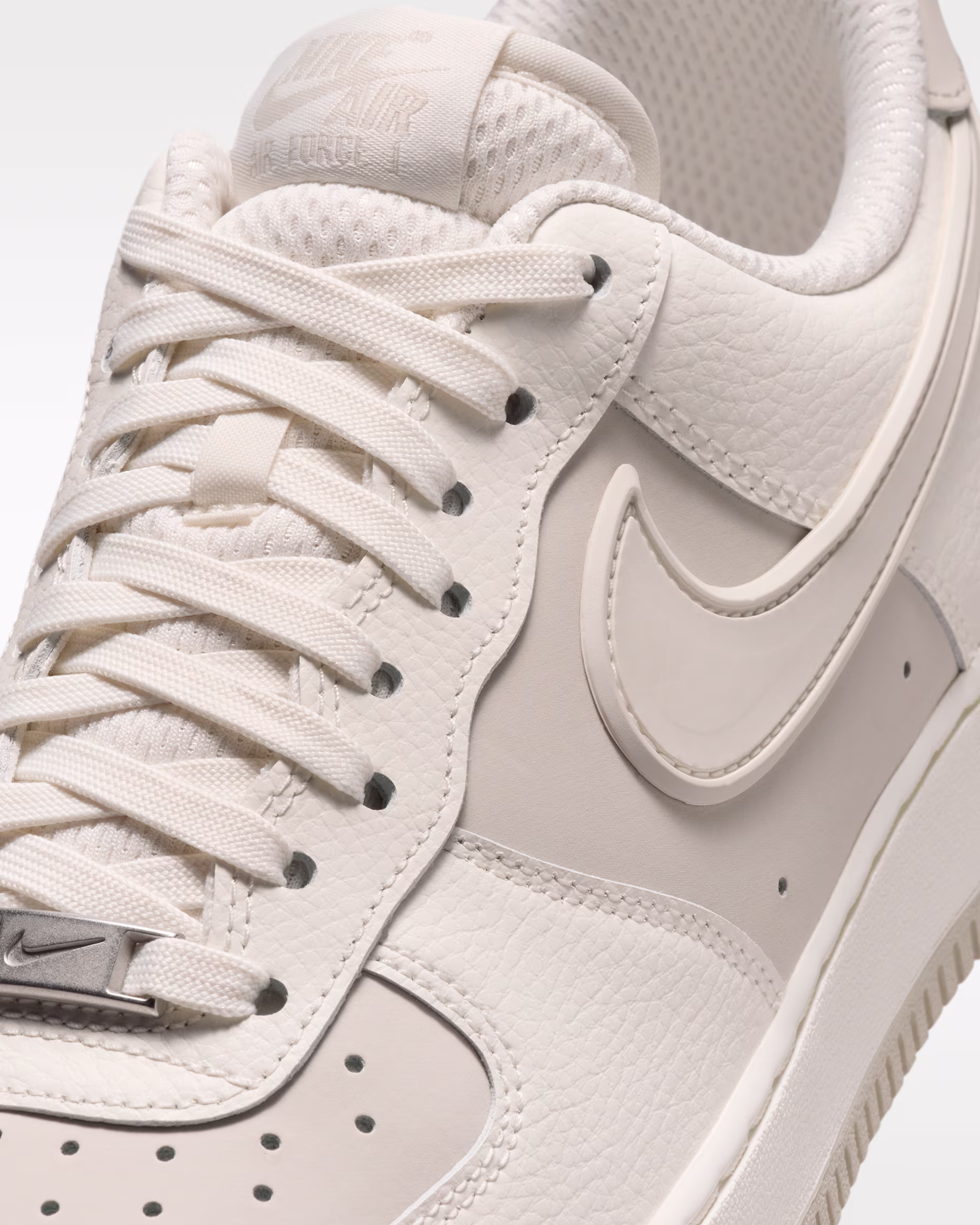 IMG_0796 NIKE AF1 米白拼接荔枝皮 側面小勾 IR1475-133