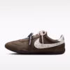 Nike Sprint Sister 四色鞋帶 雕花LOGO 巧克力棕薄底鞋 IR5693-256