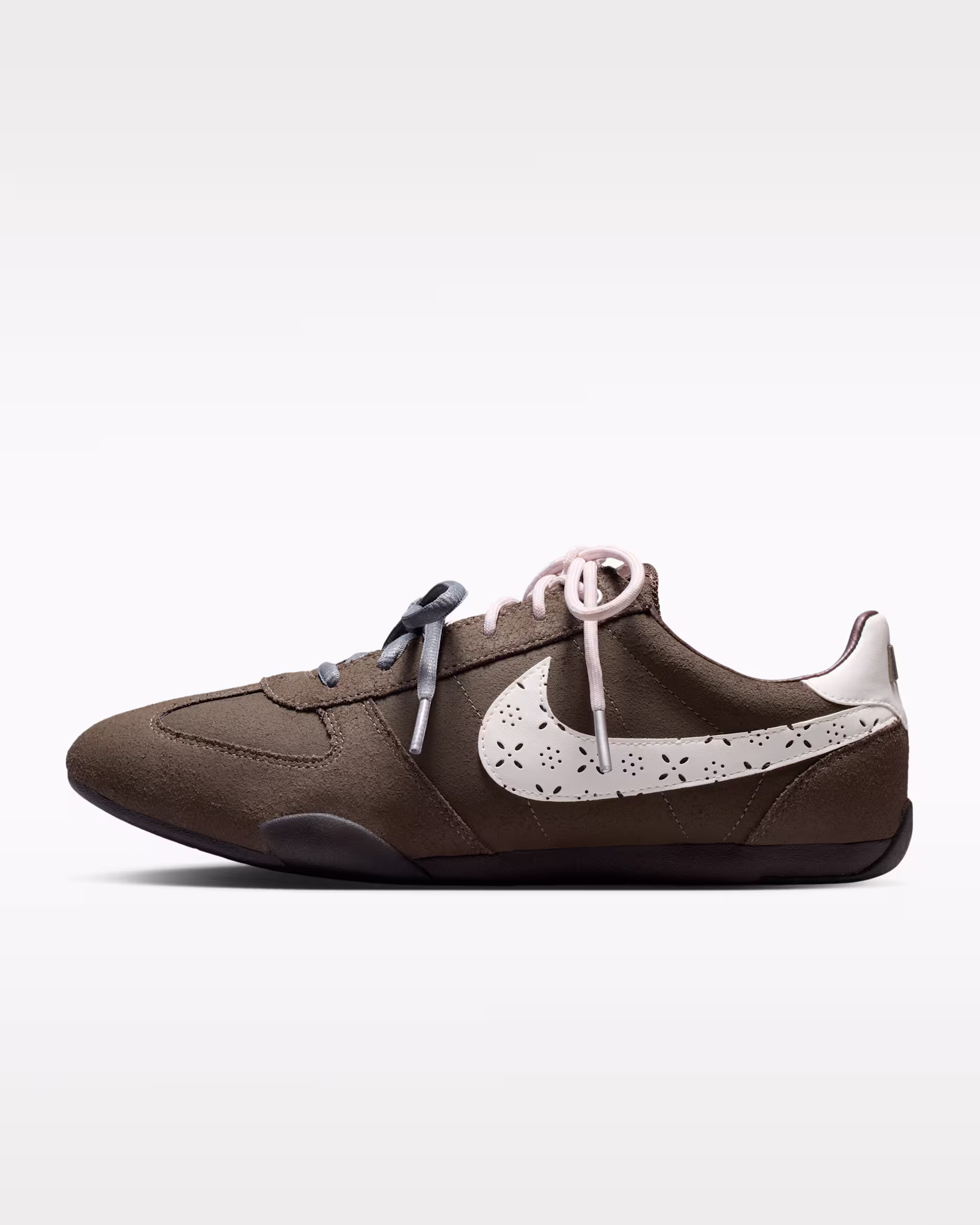 Nike Sprint Sister 四色鞋帶 雕花LOGO 巧克力棕薄底鞋 IR5693-256